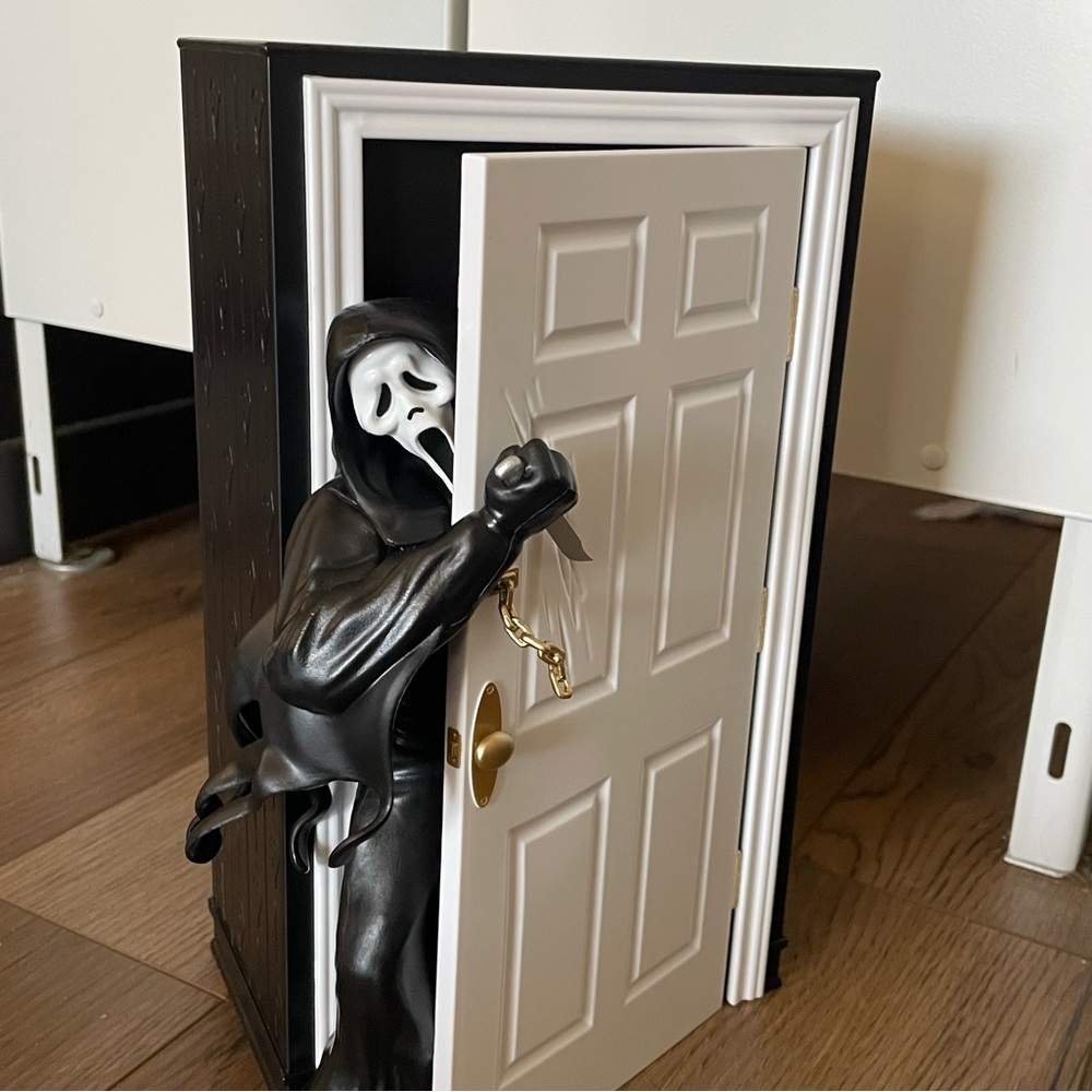 GhostFace Door Attack Scream 7 Let Me In Popcorn Bucket NEW‎
